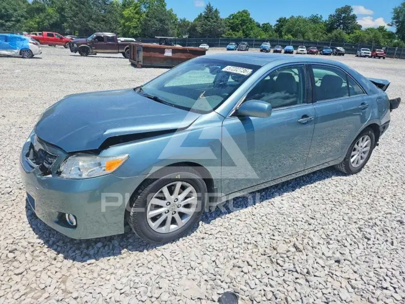 2011 Toyota CAMRY фото