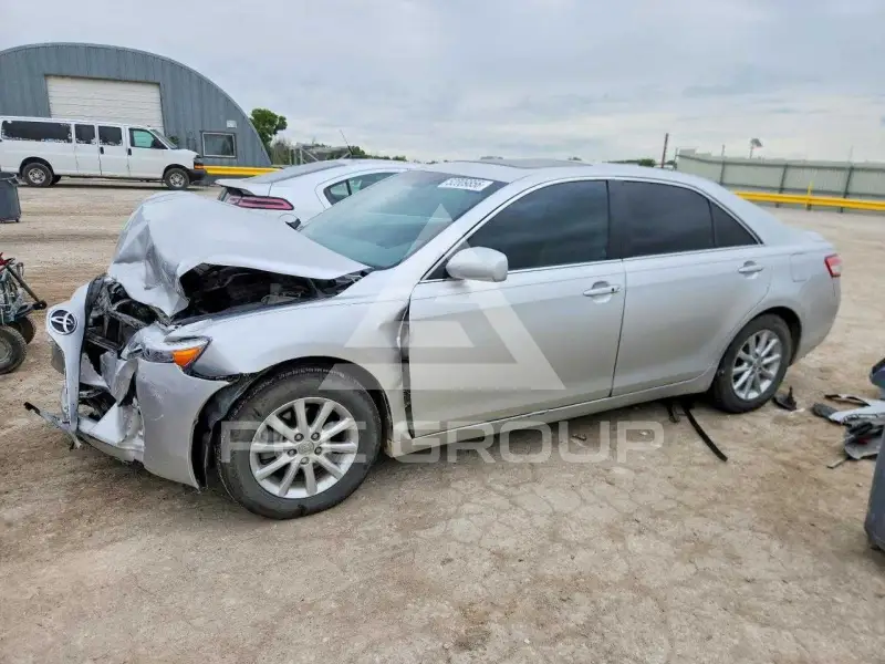 2011 Toyota CAMRY фото