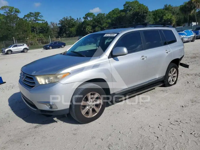 2011 Toyota Highlander photo