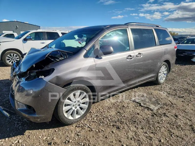 2011 Toyota SIENNA фото