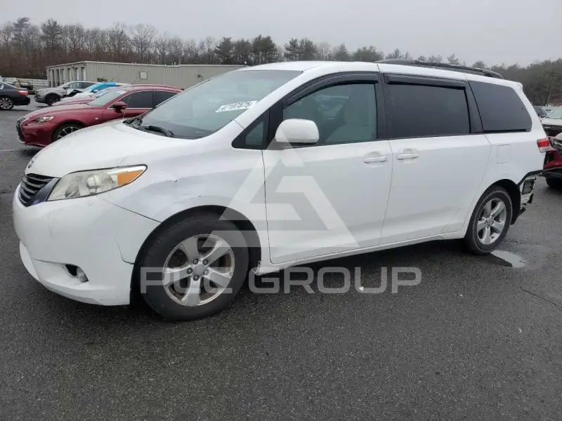 2011 Toyota SIENNA фото