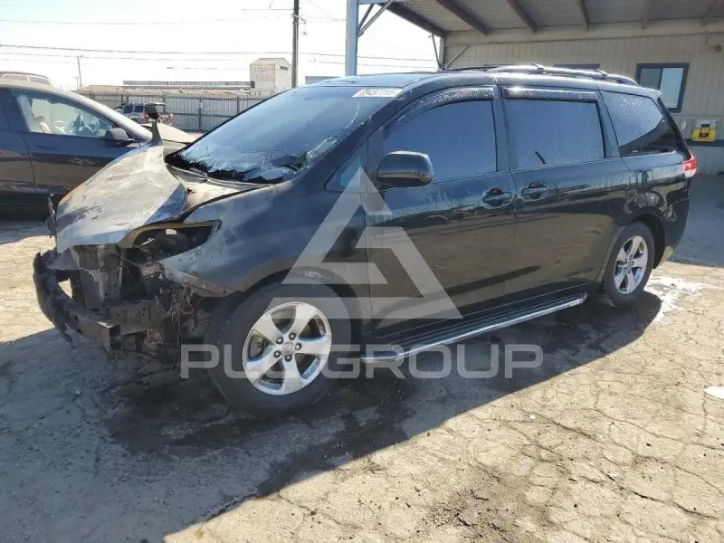2011 Toyota SIENNA photo