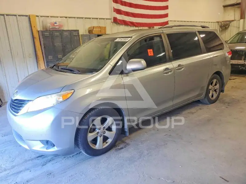 2011 Toyota SIENNA фото