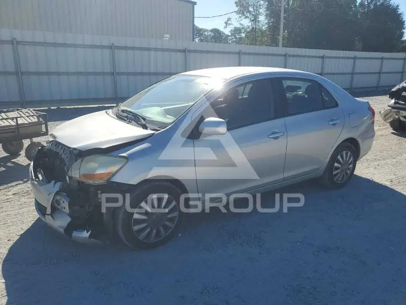 2011 Toyota YARIS фото