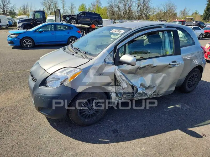 2011 Toyota YARIS фото
