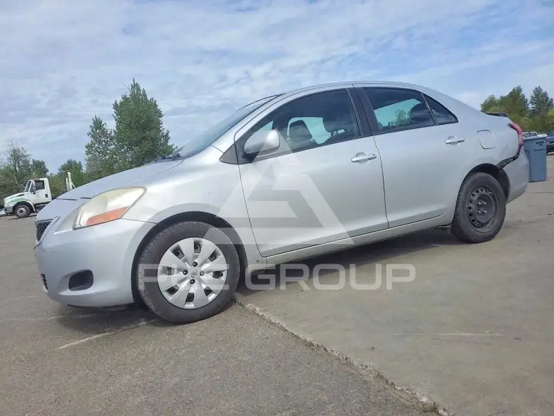 2011 Toyota YARIS фото