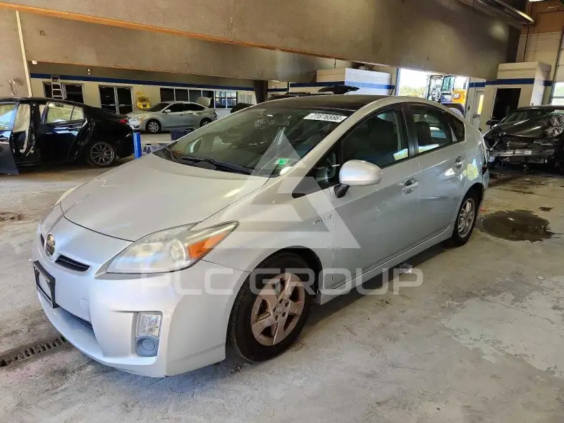 2011 Toyota PRIUS фото