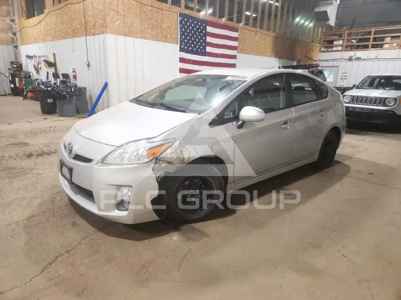 2011 Toyota PRIUS фото