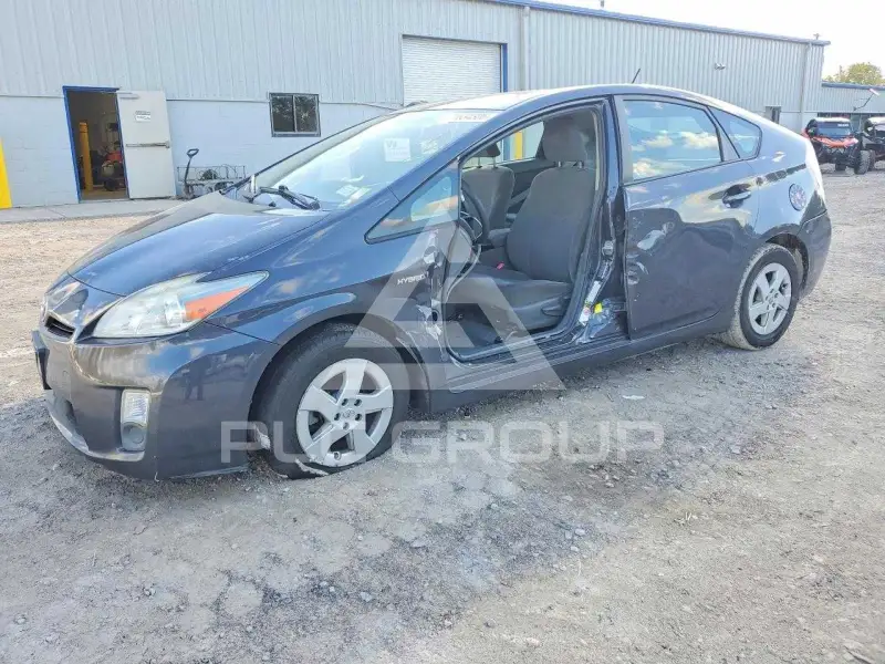 2011 Toyota PRIUS фото