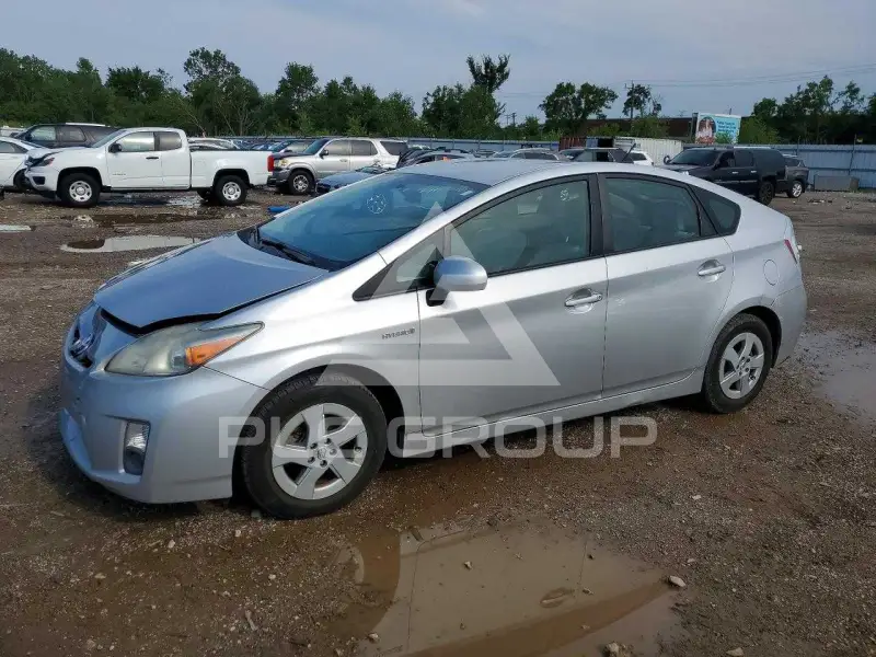 2011 Toyota PRIUS фото