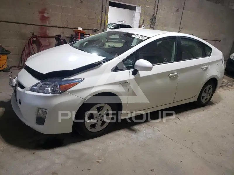 2011 Toyota PRIUS фото