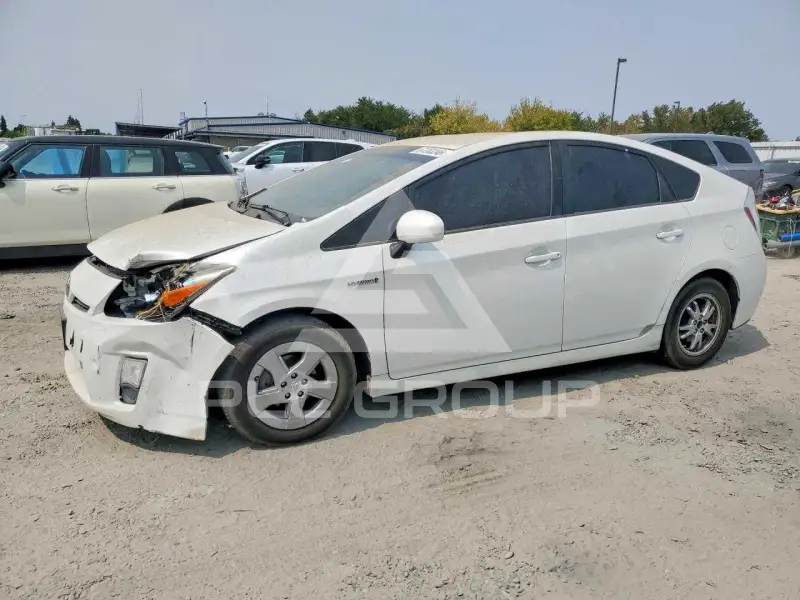 2011 Toyota PRIUS фото