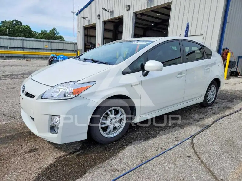 2011 Toyota PRIUS фото