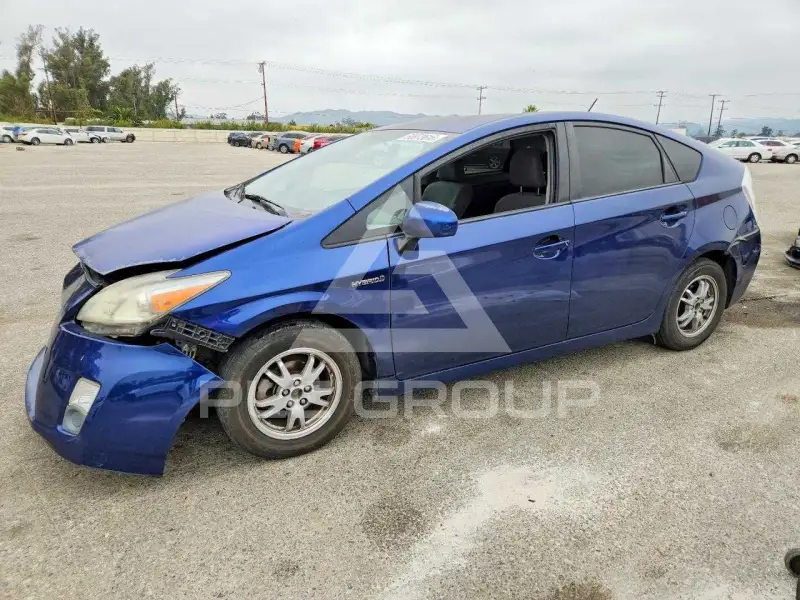2011 Toyota PRIUS фото