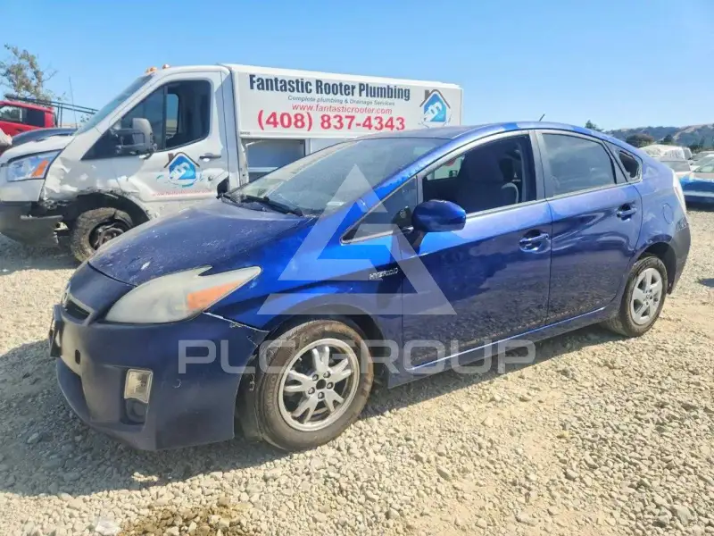 2011 Toyota PRIUS фото