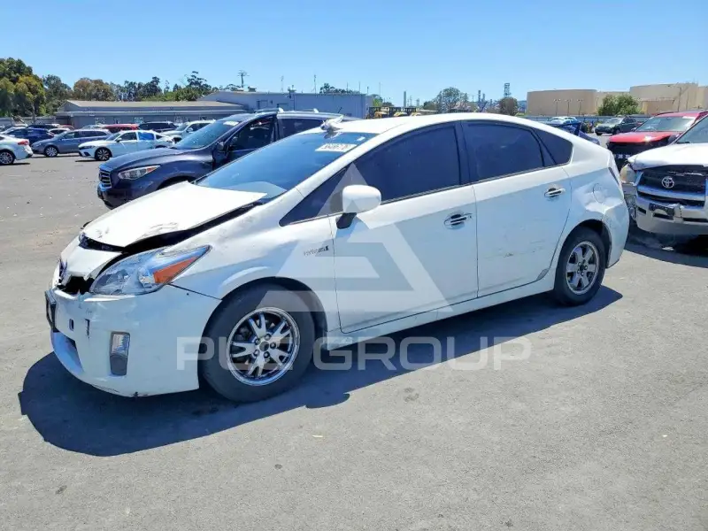 2011 Toyota PRIUS фото