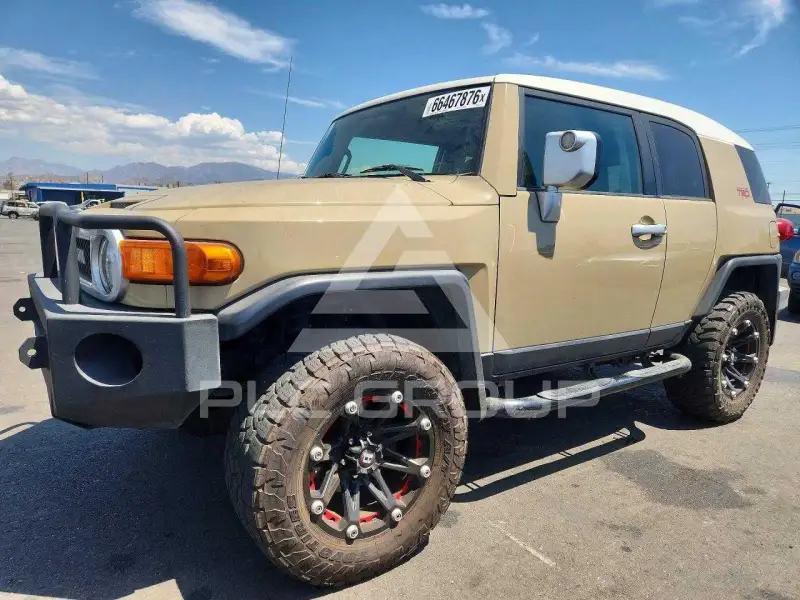 2011 Toyota FJ Cruiser фото