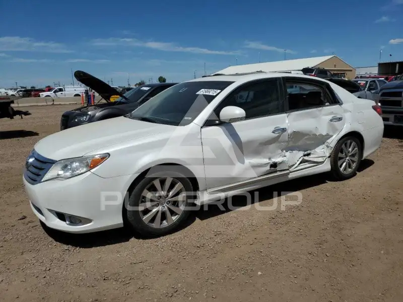 2011 Toyota AVALON фото