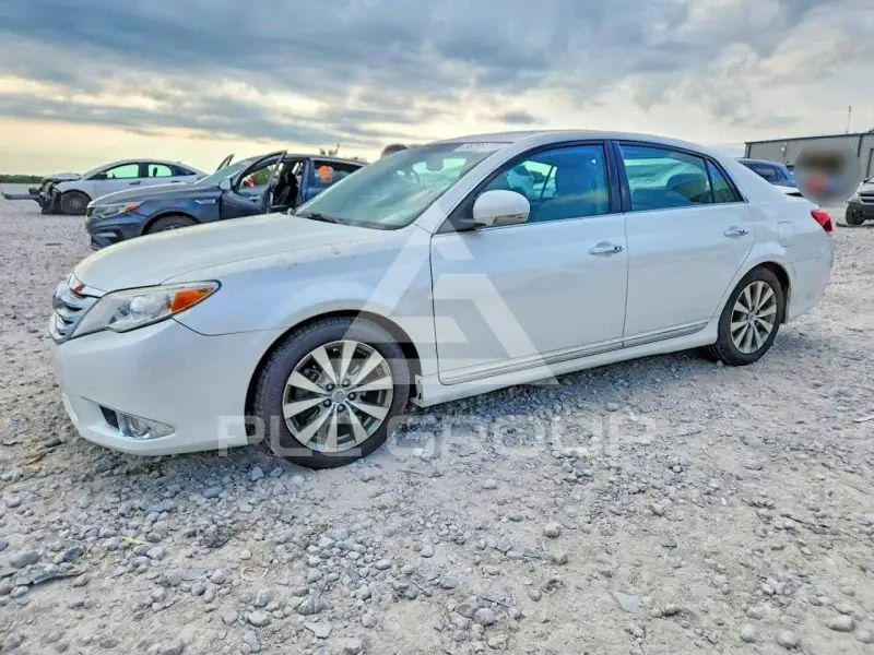 2011 Toyota AVALON фото