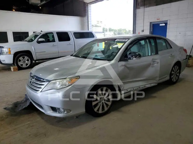 2011 Toyota AVALON photo
