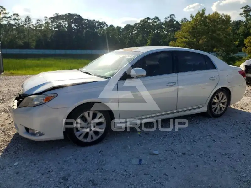 2011 Toyota AVALON photo