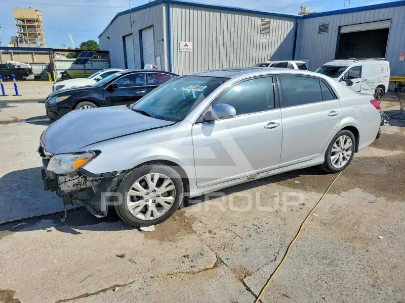 2011 Toyota AVALON photo