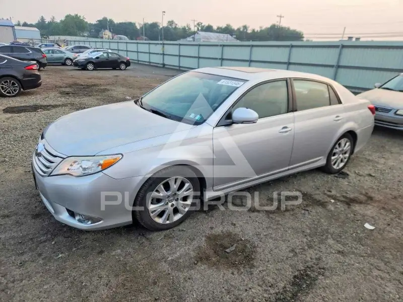 2011 Toyota AVALON фото