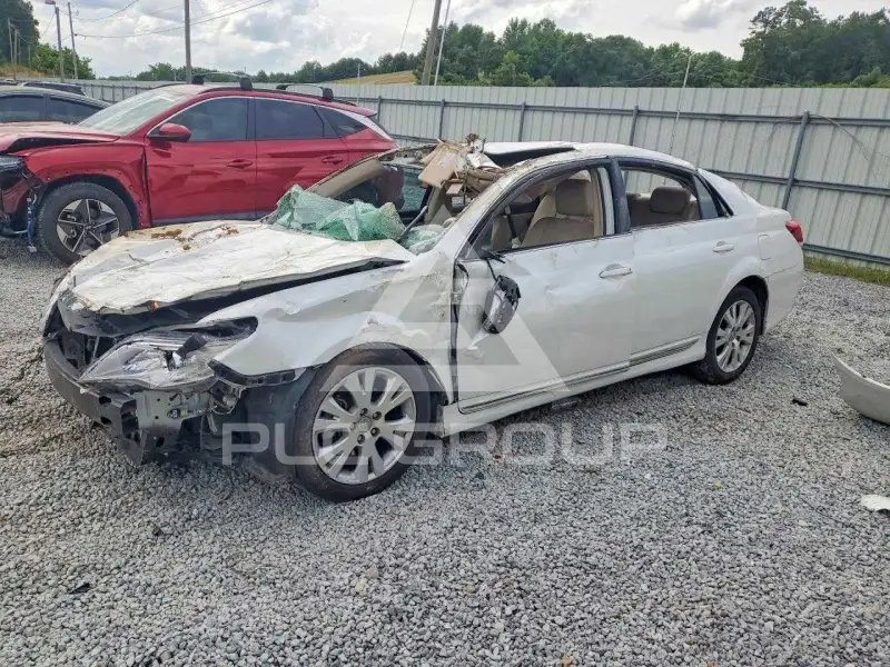 2011 Toyota AVALON photo
