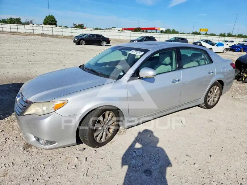 2011 Toyota AVALON фото