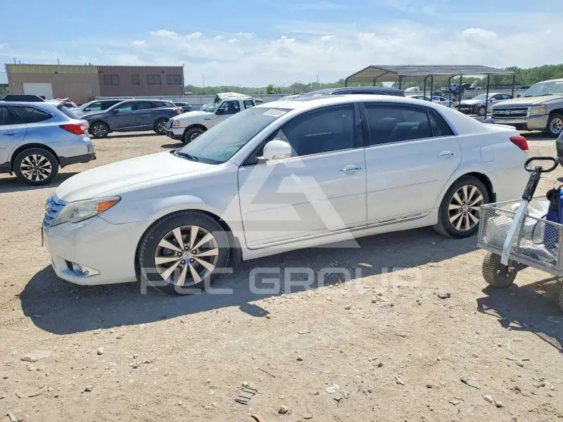 2011 Toyota AVALON фото