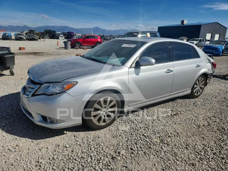 2011 Toyota AVALON photo