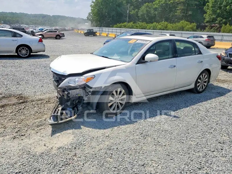 2011 Toyota AVALON photo