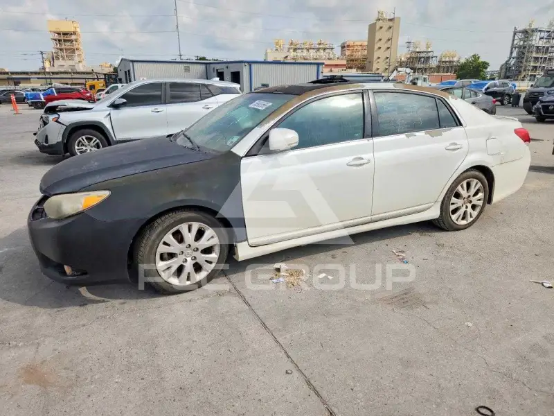 2011 Toyota AVALON photo