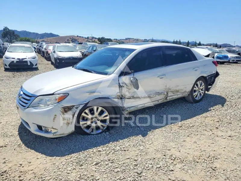 2011 Toyota AVALON фото