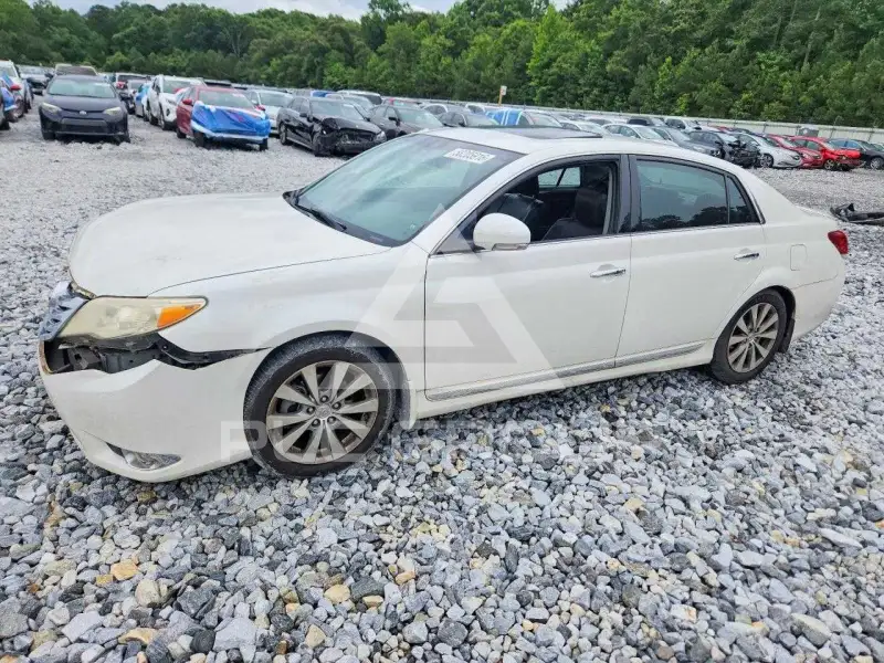 2011 Toyota AVALON photo