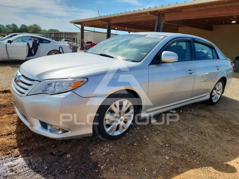 2011 Toyota AVALON photo
