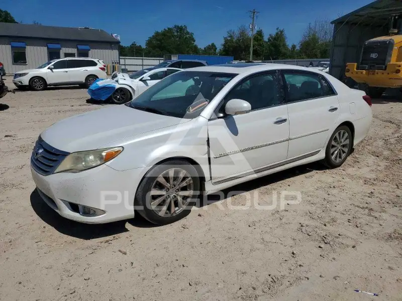 2011 Toyota AVALON photo