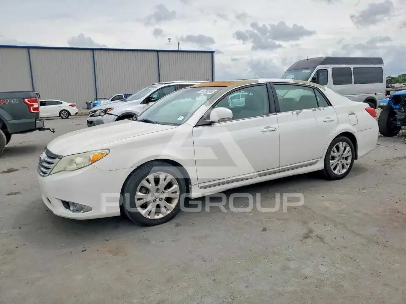 2011 Toyota AVALON photo