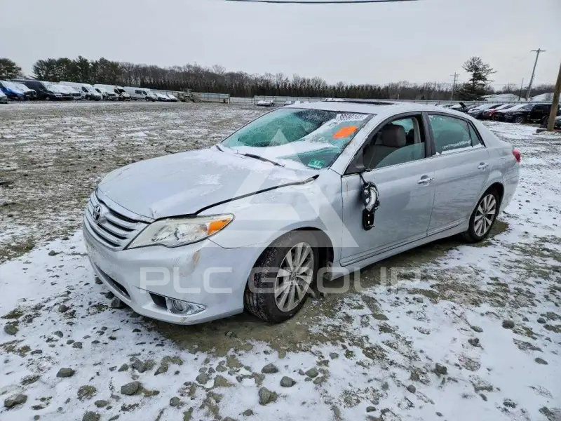 2011 Toyota AVALON photo