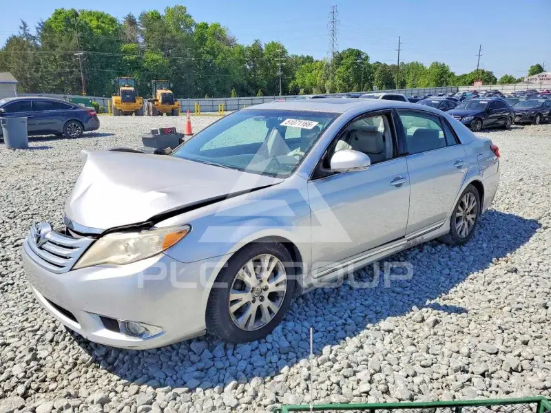 2011 Toyota AVALON фото