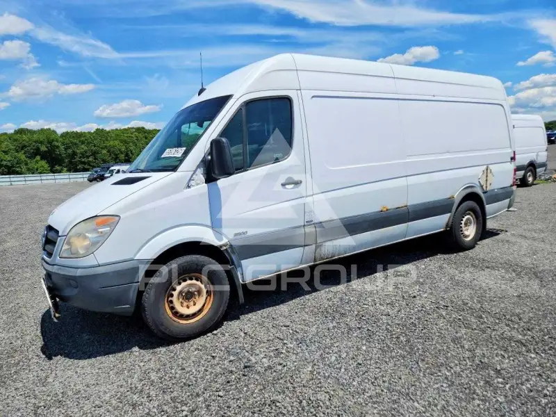 2011 Mercedes Benz Sprinter photo