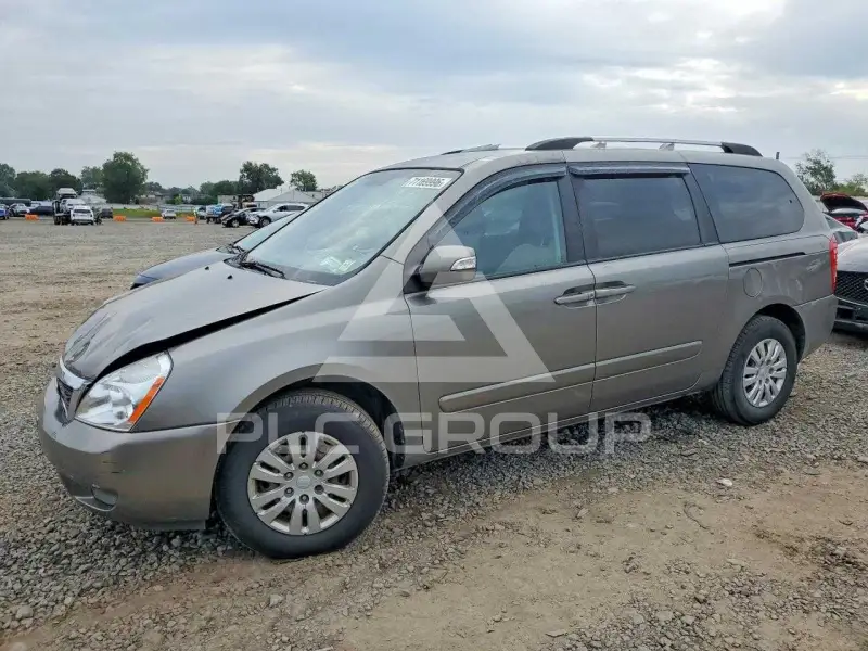 2011 KIA Sedona фото