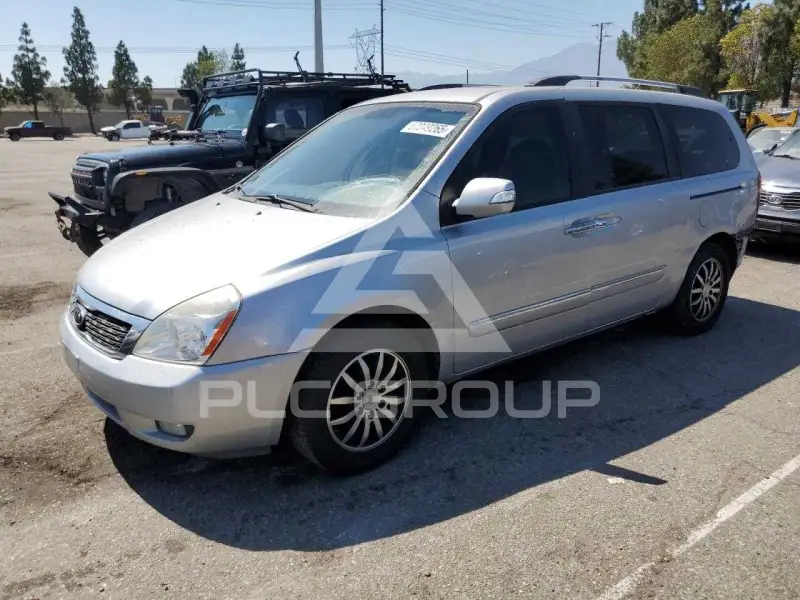 2011 KIA Sedona фото