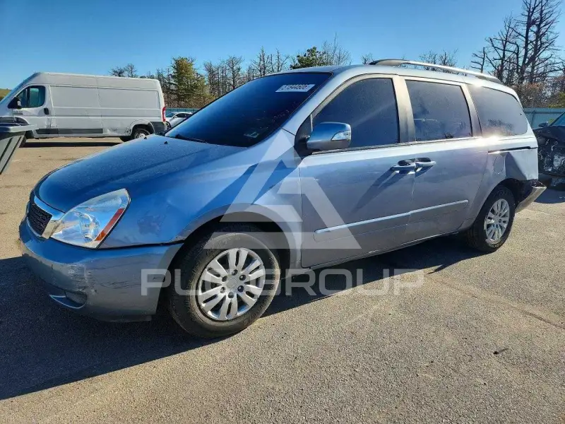 2011 KIA Sedona photo