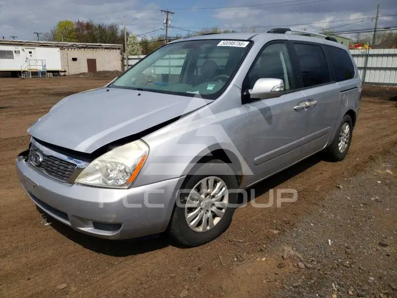 2011 KIA Sedona фото