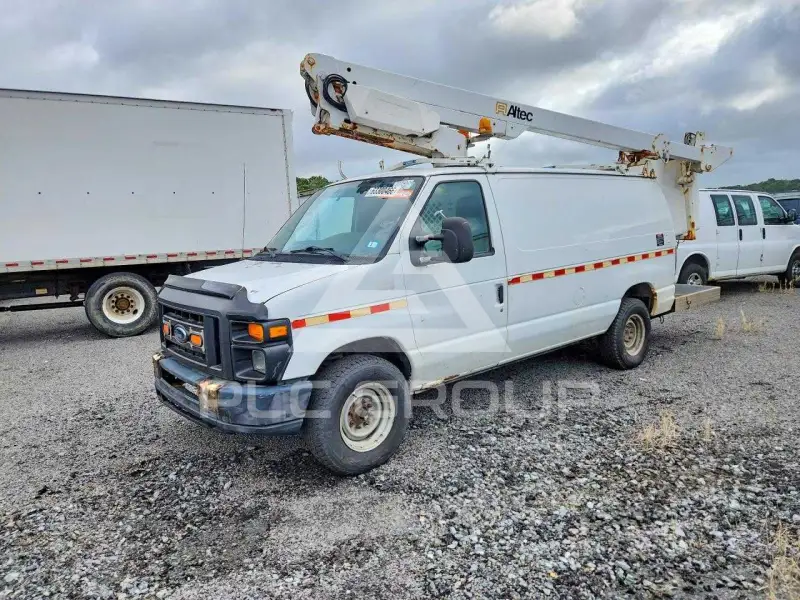 2011 Ford E-350 фото