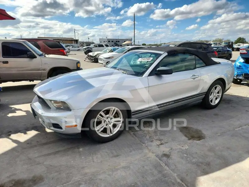 2011 Ford MUSTANG photo