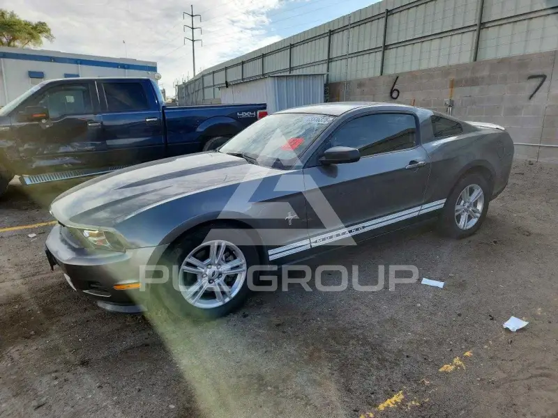 2011 Ford MUSTANG photo