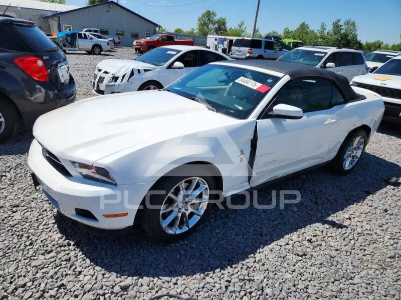 2011 Ford MUSTANG фото