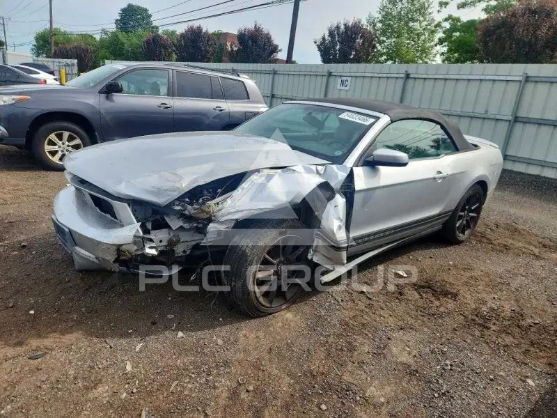 2011 Ford MUSTANG фото